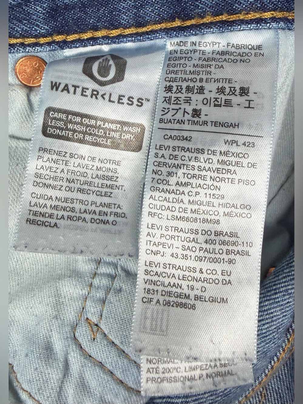 LEVI’S • Classic Blue Straight Fit Button-Fly Denim Jeans, 40x32 - Picture 7 of 10